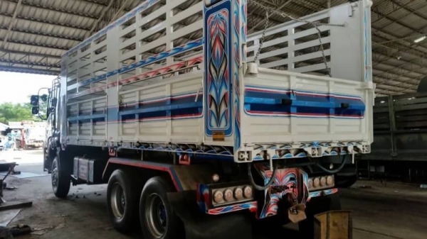 ขายสิบล้อ Isuzu เครื่อง 360 แรง ปี 57 ดัมพ์คอกเกษตร มีระบบลากพ่วง ทะเบียนพร้อม ขายสิบล้อ Isuzu เครื่อง 360 แรง ปี 57 ดัมพ์คอกเกษตร มีระบบลากพ่วง ทะเบียนพร้อม
