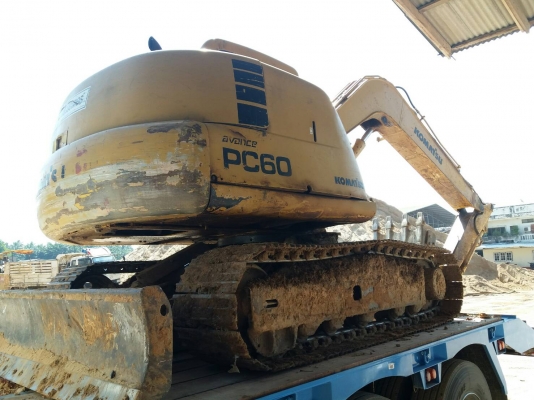 ขายรถแบคโฮ KOMATSU PC60-7 เอกสารอินวอย ระบบไฟเต็ม ราคา 550000