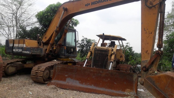 ขายรถแบคโฮ KOMATSU PC200-3 ราคา 300000 ขายรถแบคโฮ KOMATSU PC200-3 ราคา 300000
