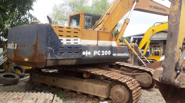 ขายรถแบคโฮ KOMATSU PC200-3 ราคา 300000