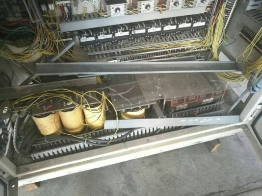 19,000บ.กทม.ส่ง500บ.083-2000058 LINE ID : line832923 ตู้ไฟควบคุมเครื่องจักรครบชุด หลักๆมี - หม้อแปลงไฟชนิด3เฟส ขนาด กำลัง 10 Kva. เข้า380-420V. ออก 200-220V. - หม้อแปลงชนิดเฟสเดียว เข้า 200-240 V. ออก 100-115V. - เบรคเกอร์ใหญ่ - เบรคเกอร์ควบคุมจุดต่างๆ 6ต