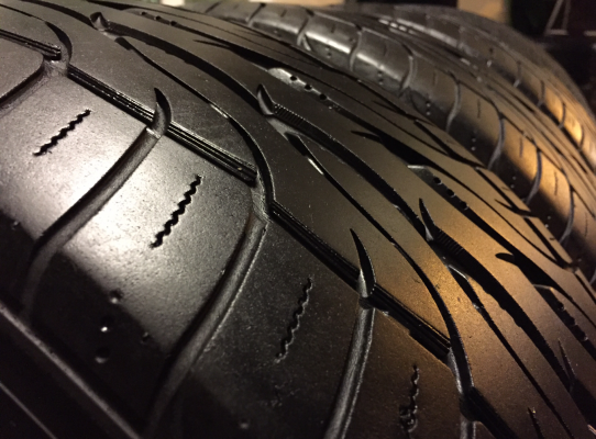 ยาง Toyo 265 50 20 ปลายปี14 พร้อมใช้งาน ราคาไม่แพง