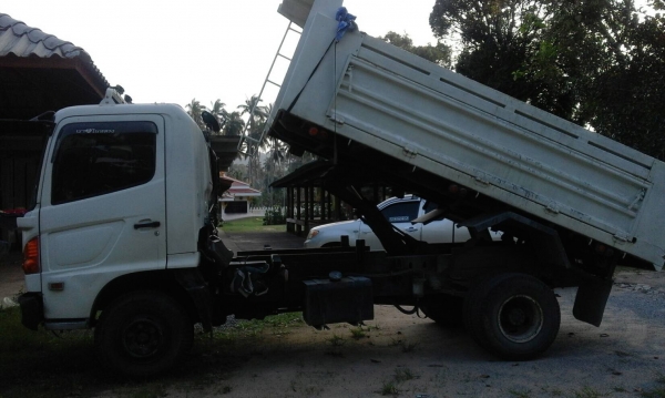 รถฮีโน่ 6 ล้อดั้ม FC4J 150 แรงม้า. ปี 47. สนใจติดต่อ 081 - 6079515