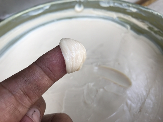 ขายจาระบีเกรดคุณภาพสูง Shell UME made in Japan ใช้ในอุตสาหกรรมประกอบรถยนต์ ของใหม่ มีหลายถังครับ