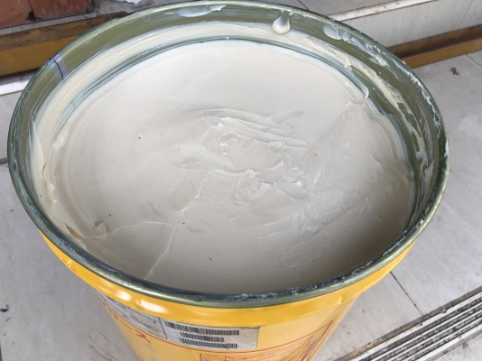 ขายจาระบีเกรดคุณภาพสูง Shell UME made in Japan ใช้ในอุตสาหกรรมประกอบรถยนต์ ของใหม่ มีหลายถังครับ
