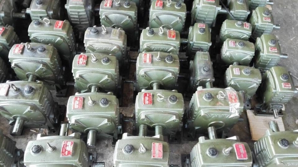 ** ของใหม่ 100\% ** วอร์มเกียร์ทด CHENTA เบอร์ 80 ใช้กับมอเตอร์ 1-3 HP ทด 1:20/30/40/50 ** ของใหม่ 100\% ** วอร์มเกียร์ทด CHENTA เบอร์ 80 ใช้กับมอเตอร์ 1-3 HP ทด 1:20/30/40/50