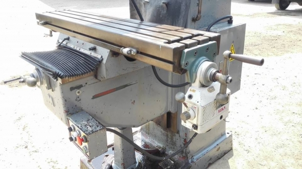 ** SOLD ** มิลลิ่ง M4 ใต้หวัน เครื่องสวยคอแน่นโต้ะเนียนมีฟีดพร้อมใช้ ** SOLD ** มิลลิ่ง M4 ใต้หวัน เครื่องสวยคอแน่นโต้ะเนียนมีฟีดพร้อมใช้