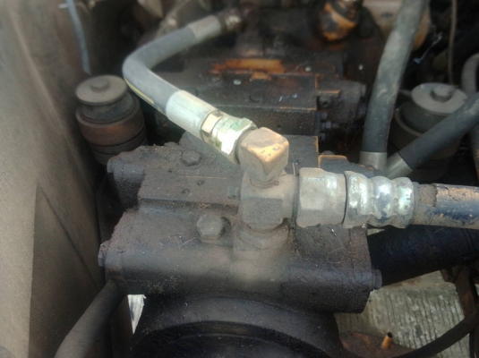 ขายKOMATSU PC60รุ่น5 บูมสไล้ สภาพดีเอกสารอินวอย อยู่จังหวัดเลย 340,000บ. 0835601591 หรือ 0903494058