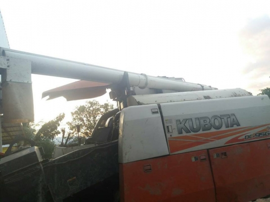 ขายรถเกี่ยวข้าว คูโบต้าDC95 ทำงาน3พัน ชม. ช่วงล่างดีเอกสารทะเบียนครบ ขายรถเกี่ยวข้าว คูโบต้าDC95 ทำงาน3พัน ชม. ช่วงล่างดีเอกสารทะเบียนครบ