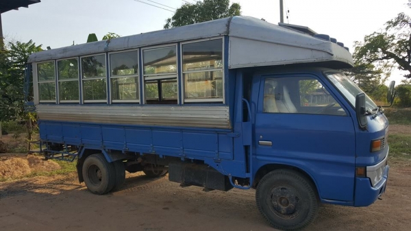 ขาย6ล้อโดยสารอีซูซุ TL85แรงยาว4.30เมตร เอกสารครบภาษีเต็ม หลังคากระจก