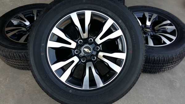 ขายล้อแม็กป้ายแดง chev colorado/trailblazer 18"ยางปี16สนใจติดต่อ ก.เจริญการยางครับ 081-3747940