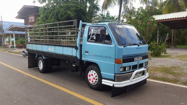 6ล้อ ISUZU NKR 110แรงม้า ปี36 รถสวยมาก คัทซีสวย เครื่องดี รถออกห้างป้ายแดง มือเดียว ราคาต่อรองได้ สนใจติดต่อ 087 2976734