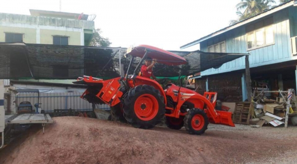 ปัญญาแทรคเตอร์..จัดมาให้ครับ ด่วน!!!คูโบต้า L3608 ใบมีดคานบนSD160 พร้อมผาน6&times;22 ใหม่สภาพพร้อมใช้ จัดส่ง อ.เถิน จ.ลำปาง