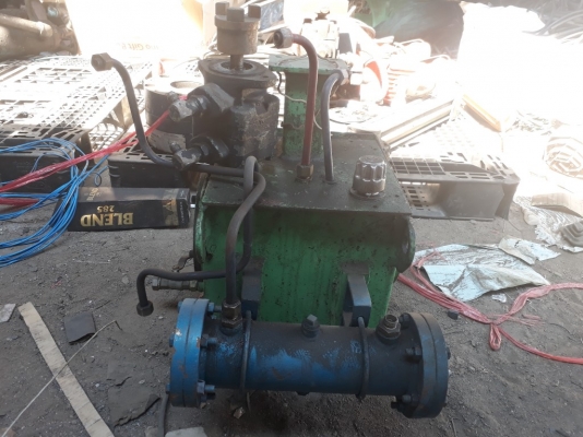 ถังน้ำมันไฮโดรลิคพร้อมตัวปั่นน้ำมันครับ