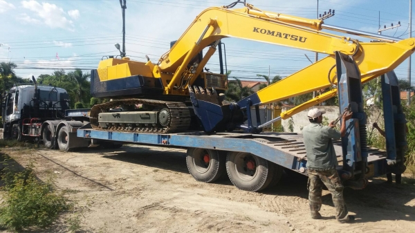 ขายด่วน รถแบ็คโฮ Komatsu PC200 - 3 สภาพพร้อมใช้ราคาถูก