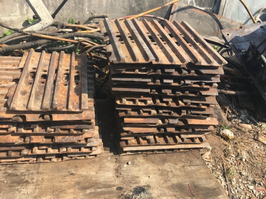 ขายด่วน ใบแทรค60เช็นใบสั้น HITACHI EX200 ใบละ400