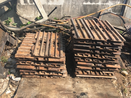 ขายด่วน ใบแทรค60เช็นใบสั้น HITACHI EX200 ใบละ400