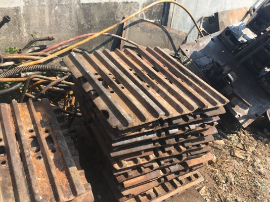 ขายด่วน ใบแทรค60เช็นใบสั้น HITACHI EX200 ใบละ400