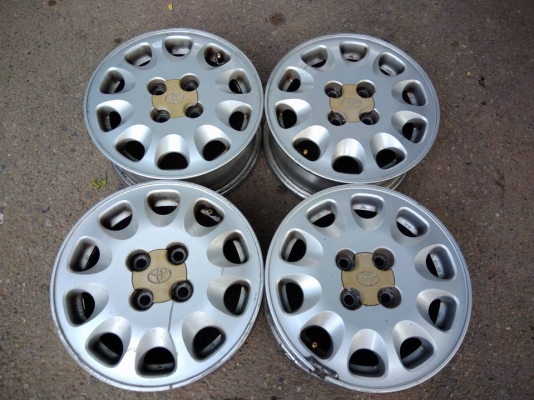 ขายล้อแม็ก Toyota 3ห่วง ขอบ14 ชุดละ 2,500 บาท ขายล้อแม็ก Toyota 3ห่วง ขอบ14 ชุดละ 2,500 บาท