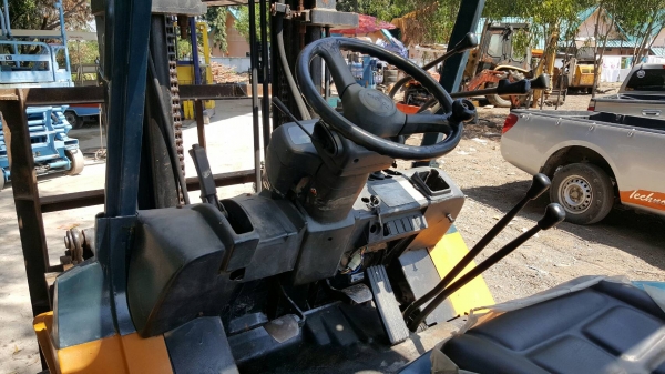 ขายรถโฟล์คลิฟท์มือสอง toyota รุ่น 7 ขนาด 4 ตัน ขายรถโฟล์คลิฟท์มือสอง toyota รุ่น 7 ขนาด 4 ตัน