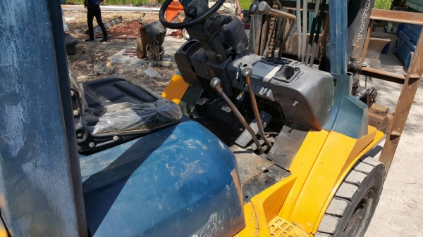 ขายรถโฟล์คลิฟท์มือสอง toyota รุ่น 7 ขนาด 4 ตัน ขายรถโฟล์คลิฟท์มือสอง toyota รุ่น 7 ขนาด 4 ตัน