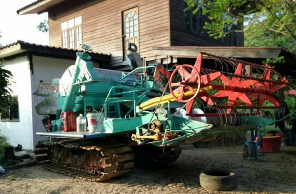 ขายรถเกี่ยวข้าว รองกระสอบ เครื่อง185แรง ราคา170,000 สนใจโทร 090-8588220คุณนะ 093-3258446คุณบิว หรือเข้าดูสินค้าอื่นๆได้ที่ www.narong2truck.com หรือ www.truck.in.th/498 หรือเพจFacebook ณรงค์ ซื้อขายรถมือสอง (เว็บไซต์ส่วนตัว) หรือFacebook คุณนะ รถบรรทุก