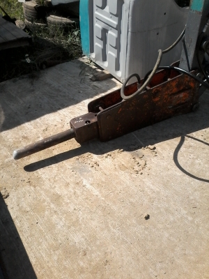 ขายด่วน///**หัวกระแทก เก่านอก พร้อมทดสอบให้ และเช็ดสภาพแล้ว ยี่ห้อ FURUKAWA  รูสลัก45มม ระยะห่าง 17.5 cm ใช้สำหรับรถขุดขนาด 5 ตัน ขายราคา 80,000 บาท******ด่วนๆๆขายถูกค่ะ