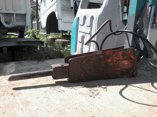 ขายด่วน///**หัวกระแทก เก่านอก พร้อมทดสอบให้ และเช็ดสภาพแล้ว ยี่ห้อ FURUKAWA  รูสลัก45มม ระยะห่างแคบ145cm ระยะห่างกว้าง190 cm ใช้สำหรับรถขุดขนาด 5 ตัน ขายราคา 80,000 บาท******ด่วนๆๆขายถูกค่ะ