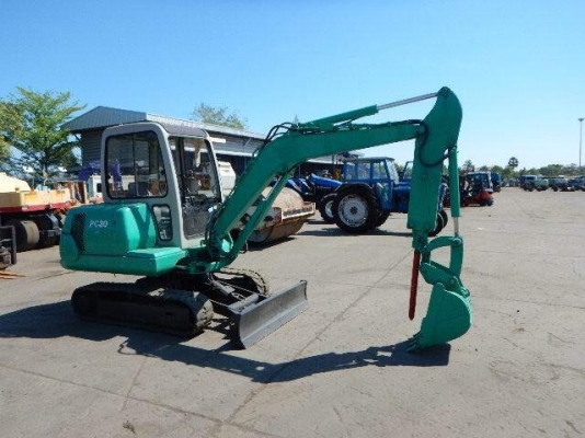 ขายรถขุด KOMATSU PC30-7E ระบบไว มีหัวเจาะในตัว เครื่องสวย สภาพนางฟ้า