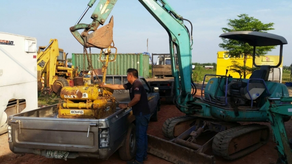 tractor-backhoe จัดส่งรถบดเดินตามไปให้ลูกค้า ขาประจำที่ชัยภูมิครับ พร้อมใช้ เก่าญี่ปุ่น tractor-backhoe จัดส่งรถบดเดินตามไปให้ลูกค้า ขาประจำที่ชัยภูมิครับ พร้อมใช้ เก่าญี่ปุ่น
