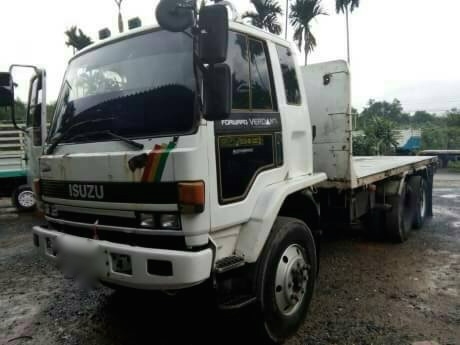 รถอีซูซุ 10 ล้อ ( ท้ายลาด ) FXZ 240 แรงม้า. ปี 35. , ( หัวขาว ตัวแรก. ) สนใจติดต่อ 081 - 6079515