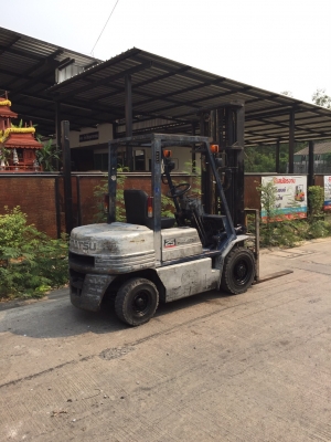 ขายรถโฟร์คลิฟท์ยี่ห้อKomat'su fd25-11 เสายกสูง6เมตร ขายรถโฟร์คลิฟท์ยี่ห้อKomat'su fd25-11 เสายกสูง6เมตร