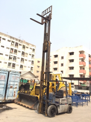 ขายรถโฟร์คลิฟท์ยี่ห้อKomat'su fd25-11 เสายกสูง6เมตร