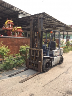 ขายรถโฟร์คลิฟท์ยี่ห้อKomat'su fd25-11 เสายกสูง6เมตร