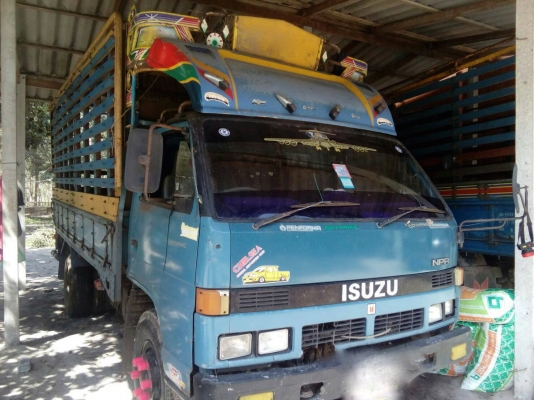 รถอีซูซุ 6 ล้อ รั้ว ( ไม่ดั้ม ) NPR 115 แรงม้า. ปี 38. สนใจติดต่อ 081 - 6079515