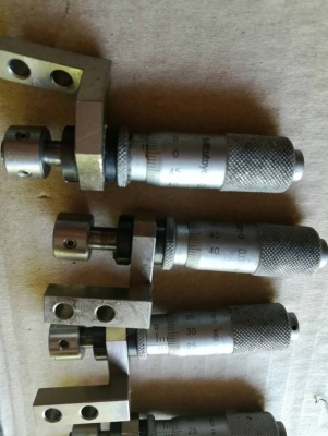 ขายอันละ120บาทส่งฟรีโทร083-2000058 ไมโครมิเตอร์Mitutoyoวัดชิ้นงานแบบละเอียด0.01mmระยะเลื่อน0-15mm สวมรูเครื่องสำหรับยึดติดกับเครื่องจักรที่ต้องการวัด ใช้ทำแท่นเพื่อวัดชิ้นงานได้(มีสองแแบบราคาเดียว อันละ 120บาท)