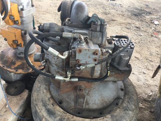 ขายด่วน ปั้มท้ายเครื่อง HITACHI EX200-2แมกกระปั้ม