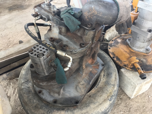 ขายด่วน ปั้มท้ายเครื่อง HITACHI EX200-2แมกกระปั้ม ขายด่วน ปั้มท้ายเครื่อง HITACHI EX200-2แมกกระปั้ม