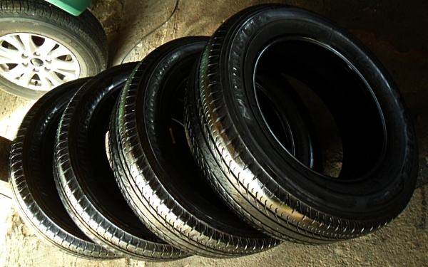 ยาง16 กระบะ-รถตู้ บริดสโตน 215-65-16 ลงพื้นปลายปี15 ดอกเกือบ1เซ็น (4เส้น 3,800)