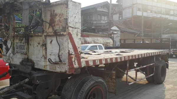 ขายหางพ่วงพื้นเรียบยาว6เมตรสภาพดีพร้อมใช้มากๆเอกสารทะเบียนพร้อมโอนราคา100000บาท