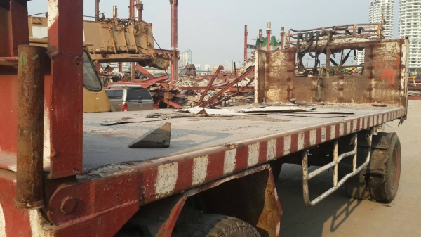 ขายหางพ่วงพื้นเรียบยาว6เมตรสภาพดีพร้อมใช้มากๆเอกสารทะเบียนพร้อมโอนราคา100000บาท