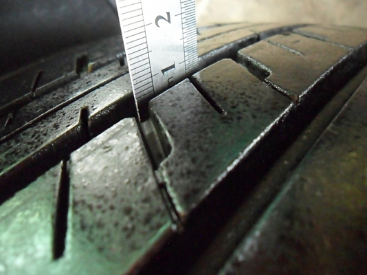 ยางกระบะ-รถตู้ ขอบ16 บริดสโตน 215-65-16ลงพื้นปี14 ดอกหนา1เซ็น