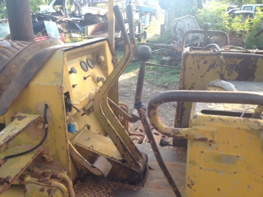 ขายด่วน รถแทรกเตอร์ d2รุ่น5  ใช้งานได้ปกติ ราคาถูกๆ