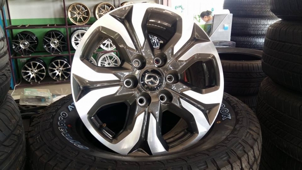 ขายล้อแม็กป้ายแดง mazda bt50 17" ยางใหม่ปี16