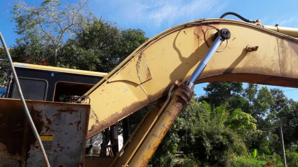 ขายด่วนรถแบคโฮ CAT E200Bรถสวย สภาพพร้อมใช้งาน เอกสารไม่มี