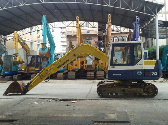 ต้องการขายรถขุดยี่ห้อ KOMATSU-PC70-6 รถนอกนำเข้าจากญี่ปุ่น