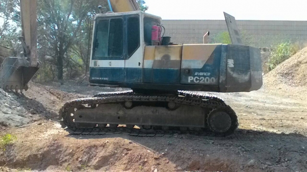 ขายรถแบโค KOMATSU PC200-5 เอกสารเล่มทะเบียน ปี.47 ไฟฟ้าใช้ได้ แอร์เย็น โซ้สภาพ 90\% เอวมีขยับนิดหน่อย สีตามสะภาพ เครื่องแรง ปั้มดี ราคา.650000 สนใจรีบจับจองเป็นเจ้าของได้เลยที่.โทร (ID)081-3531946 ต่อบางนา รถอยู่สระบุรี ครับ