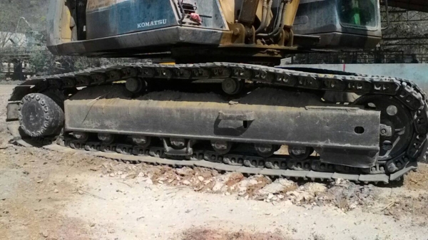 ขายรถแบโค KOMATSU PC200-5 เอกสารเล่มทะเบียน ปี.47 ไฟฟ้าใช้ได้ แอร์เย็น โซ้สภาพ 90\% เอวมีขยับนิดหน่อย สีตามสะภาพ เครื่องแรง ปั้มดี ราคา.650000 สนใจรีบจับจองเป็นเจ้าของได้เลยที่.โทร (ID)081-3531946 ต่อบางนา รถอยู่สระบุรี ครับ