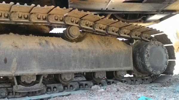 ขายรถแบโค KOMATSU PC200-5 เอกสารเล่มทะเบียน ปี.47 ไฟฟ้าใช้ได้ แอร์เย็น โซ้สภาพ 90\% เอวมีขยับนิดหน่อย สีตามสะภาพ เครื่องแรง ปั้มดี ราคา.650000 สนใจรีบจับจองเป็นเจ้าของได้เลยที่.โทร (ID)081-3531946 ต่อบางนา รถอยู่สระบุรี ครับ