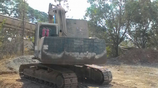 ขายรถแบโค KOMATSU PC200-5 เอกสารเล่มทะเบียน ปี.47 ไฟฟ้าใช้ได้ แอร์เย็น โซ้สภาพ 90\% เอวมีขยับนิดหน่อย สีตามสะภาพ เครื่องแรง ปั้มดี ราคา.650000 สนใจรีบจับจองเป็นเจ้าของได้เลยที่.โทร (ID)081-3531946 ต่อบางนา รถอยู่สระบุรี ครับ